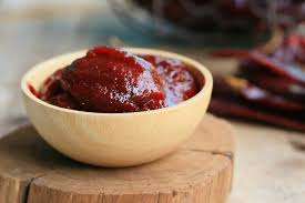 Ini adalah pasta cabai yang kental, pedas dan manis yang merupakan bahan dasar untuk masakan korea. Resep Dan Tips Bikin Gochujang Bumbu Utama Kuliner Korea Halaman All Kompas Com