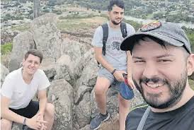 Las trágicas vacaciones de tres amigos que murieron en un choque
