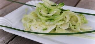 Rezept Aus Dem Garten Gurkensalat Mit Mairubchen Und Schnittlauch Mairubchen Rezepte Und Mairubchen Rezept