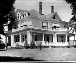This Home Became The Home To Curry S Funeral Home The Oldest Funeral Home In Dyer County My Son Worked There For Ten Ye Home History Dyersburg Old Houses