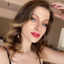 SURPRISE!! The @elfcosmetics Electric Mood x @pitizion collection is here!  And co-created by me!! So beyond excited for all of you to try these  products. This collection is perfect for that summer