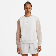 Dry hz t'aide à rester au sec tandis que sa matière douce te du terrain aux gradins, affiche ton style avec le sweat à capuche femme nike f.c. Hoodies Sweatshirts Fur Damen Nike De