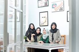 Tema ini merupakan tema menanrik yang jarang dipakai oleh murid sebab memang baru ngtrend 2021. Ootd Green Fashion Man 3 Malang Bukutahunan Buku Tahunan Photo Bukutahunansekolah Photograph Bukukenangan Annualbook Katalog S Fotografi Buku Sekolah