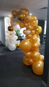Black And Gold Balloon Arch Pin By Shahaira Habaths On Balloon Arch Ballon Garland Balloon Decorations Black Balloons