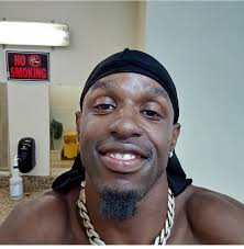 Hello my name is Anthony McCarary and I'm interested in making a connection  with someone . People have told me that when they saw my profile