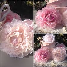 Decouvrez Comment Creer Des Roses En Papier Avec Un Effet Brocante Et Shabby Fleurs En Papier Rose En Papier Comment Faire Des Fleurs En Papier