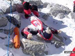 His body was not found and identified until 1999. Over 200 Bodies On Mount Everest Used As Landmarks Here Are A Few Of Them Atchuup Cool Stories Daily