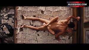 Wolf of wall st nude scene