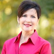 Melody Menard's Instagram, Twitter & Facebook