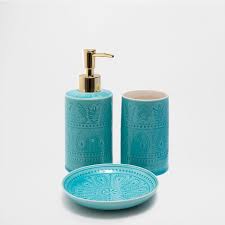 Create fresh air in your bathroom with turquoise accessories on the counter or on. Turquoise Badkamerset Accessoires Badkamer Zara Home Holland Turquoise Bathroom Turquoise Bathroom Accessories Turquoise Bathroom Set