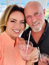 I'm soooo happy for my girl Lisa Robertson a former QVC Host. She met this  amazing guy and they married later in life. That being said… Never give up 
