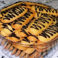 Yuk, simak cara membuatnya berikut ini. Resep Cara Membuat Kue Kering Lidah Kucing Coklat Untuk Cemilan Dan Sajian Lebaran Resep Praktis