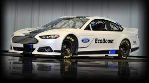 Nascar cup cars have fuel tanks that hold approximately 18.5 gallons. 2013 Ford Fusion Nascar Sprint Cup Car Revealed