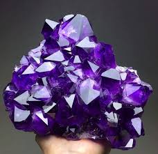What Causes The Purple Color Of Amethyst Crystals Minerals And Gemstones Rocks And Crystals