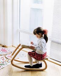 The varier variable balans kneeling chair is one of the very few iterations of the modern kneeling chair that still sticks with the blueprint of the original kneeling chair that was designed by peter opsvik back in 1979. Kneeling Chair Varier Blog