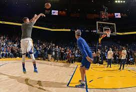 Curry says he finishes every workout by shooting 100 threes (!) and he begins every when i started adjusting it to my right eyebrow (just like prof steph!) i hit three straight free throws without a problem. Stephen Curry S Shot Examining Warriors Star S Jumper Sports Illustrated