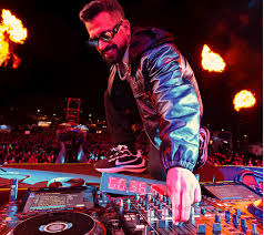 Dennis festeja 100M de plays de álbum no Spotify