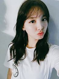Pin Oleh Linh Chi Di Nayeon Wanita