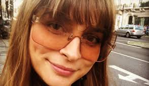 Benedita Pereira mostra novo visual de "pijaminha e roupão"