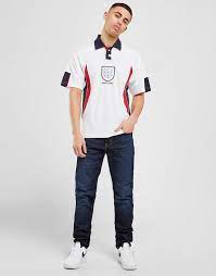 England's legendary captain bobby moore led his heroes up the 39 steps to the royal box, wiping his muddy hands when he noticed the queen's white gloves. Score Draw England 98 World Cup Home Trikot Herren Weiss Jd Sports