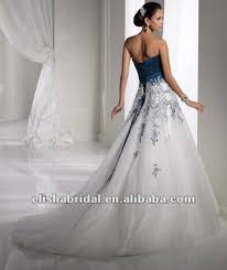 Piano piano con le dovute precauzioni e nonostante le limitazioni …. Abito Da Sposa Bianco E Blu Cerca Con Google Abiti Da Sposa Verde Acqua Abiti Da Sposa Lunghi Stili Di Abiti Da Sposa