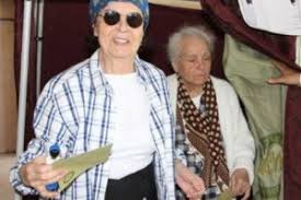 Müesser girik ve günay girik isimlerinde iki kardeşi de olan girikin çocukluğu sultanahmette geçti. Fatma Girik 95 Yasindaki Annesi Ile Birlikte Oy Kullandi Bursada Bugun Bursa Bursa Haber Bursa Haberi Bursa Haberleri Bursa