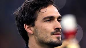 Mats hummels was born on december 16,1988 in begisch gladbach,west germany.he is a very good germany professional footballer.currently he is playing for borussia dortmund as a defender.his shirt number is 15.he is a very good tall handsome footballer.he has very good sharp and fast skills.he can play good with both feet. Mats Hummels Shrugs Off Borussia Dortmund Boo Boys Eurosport