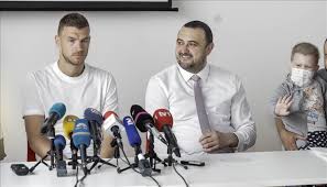 Naime, edin džeko danas slavi 33. Dzeko Posjetio Roditeljsku Kucu U Sarajevu