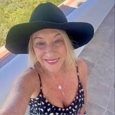 Happening now- 3 lobster tails, salad, mashed potatoes $22 🤩🎉😁