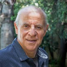 NUNCA DESAFÍES A UNA PERSONA QUE NO TIENE NADA