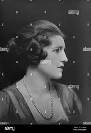 Mrs pearl hi-res stock photography and images