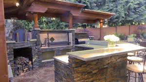 Vamos a abrir un kitchen bar. Built In Grill And Smoker Outside Bar Outdoor Kitchen With Argentinian Grill Brickwood Pizza Oven A Patio Grill Outdoor Kitchen Bars Outdoor Bar And Grill