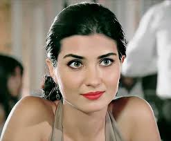 Tuba büyüküstün The Queen...