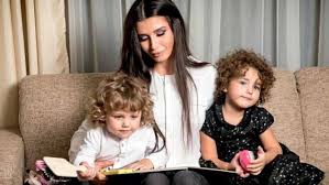 Colecţia elena băsescu & kids poate fi găsită pe magazinul online www.ebakids.ro. Elena BÄƒsescu Rochie De SenzaÈ›ie La Botezul Fiicei Sale Imagini In PremierÄƒ Stiri Mondene