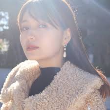 Betsey Johnsonアイイヤリング(アイバーストイヤリング)。 1950年代 アイリスガラス イヤリング（Metal Iris Glass  Earrings）