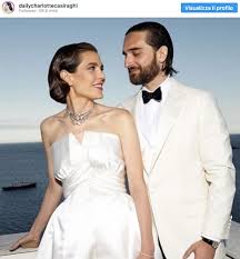 The saint laurent collections include luxury clothing, shoes, boots, sneakers, handbags, small leather goods, jewelry, wallets, scarves and more. Charlotte Casiraghi Sposa Chanel Haute Couture Bianco Per La Cerimonia Religiosa