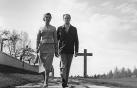 Lars weiss var med och startade nyhetsverksamheten på tv4 och arbetade där som nyhetschef och programdirektör i ett decennium. Barbro Boman