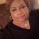 Kari Brewster's Instagram, Twitter & Facebook