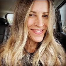 Dawn Dunkin's Instagram, Twitter & Facebook