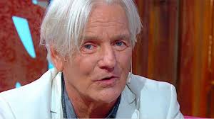 Nacido el 16 de marzo de 1949, en coronel suárez, sergio denis abrazó desde muy joven al folklore, aunque luego se volcó a la canción melódicala nacion. Sergio Denis La Salud Del Cantante A 11 Meses De Su Accidente Radio Mitre