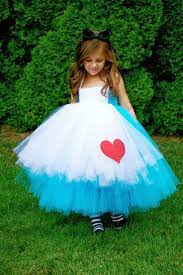 Puedes usarlo con tu disfraz de hippie para una fiesta flower power, aunque también es perfecto para vestirte de catrina en halloween y como no, ir de princesa con este precioso accesorio decorando tu pelo sería un look super completo. Disfraces De Tul De Cuento Para Triunfar En Carnavales Disfraces Con Tutu Disfraces Para Ninos Disfraces Ninos
