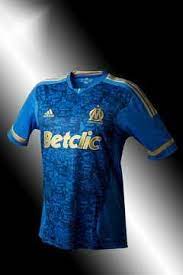 Si son prix de 75€ ne vous arrête pas, vous pourrez l'acheter dès le 8 mai dans les magasins adidas et dans les boutiques om puis à partir du 12. Decouvrez Les Maillots Olympiens De La Saison 2011 12 Maillot Olympique De Marseille Marseille