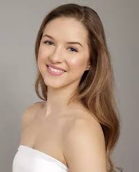 Mia Bowman's Instagram, Twitter & Facebook