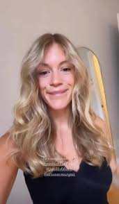 18 vedettes et influenceuses québécoises qui ont changé de tête pour la  saison estivale