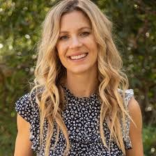 Sarah Poll's Instagram, Twitter & Facebook