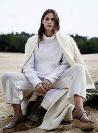 Fashion Blogger Street Style Vogue Editorials Oversized Coat Editorial Oversized Coat Outfit Total White Fashion Editorial Fashion Fashion Photo