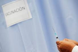 Origen, efectividad, dosis y posibles efectos secundarios para mayores de 60 años la anmat y el ministerio de salud dieron luz verde para la aplicación de la vacuna sinopharm para mayores de 60 años. Sera Necesaria Realmente Una Tercera Dosis De La Vacuna Contra El Covid Salud