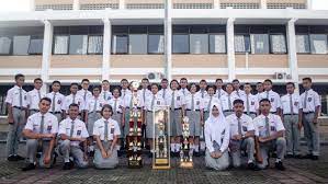 Sma swasta di surabaya yang bagus. 10 Sma Swasta Terbaik Di Indonesia Binaan Menko Luhut Nomor Satu