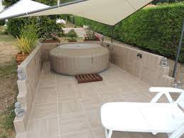 petit coin detente avec spa spa exterieur spa amenagement