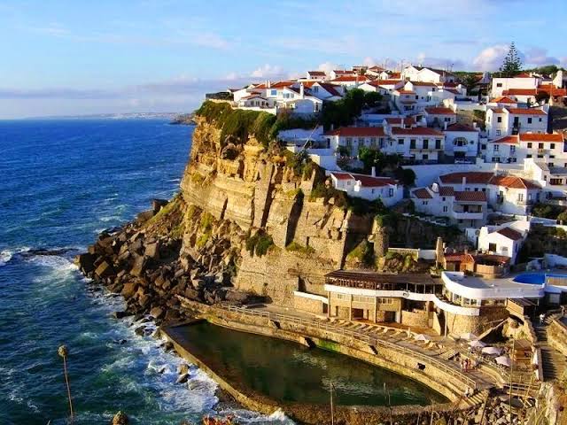 Azenhas do Mar, seafood restaurant with breathtaking view